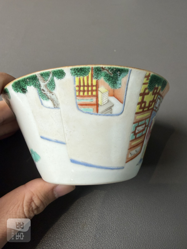 清嘉庆 粉彩西厢记人物图马蹄套杯一组五件 - 图30